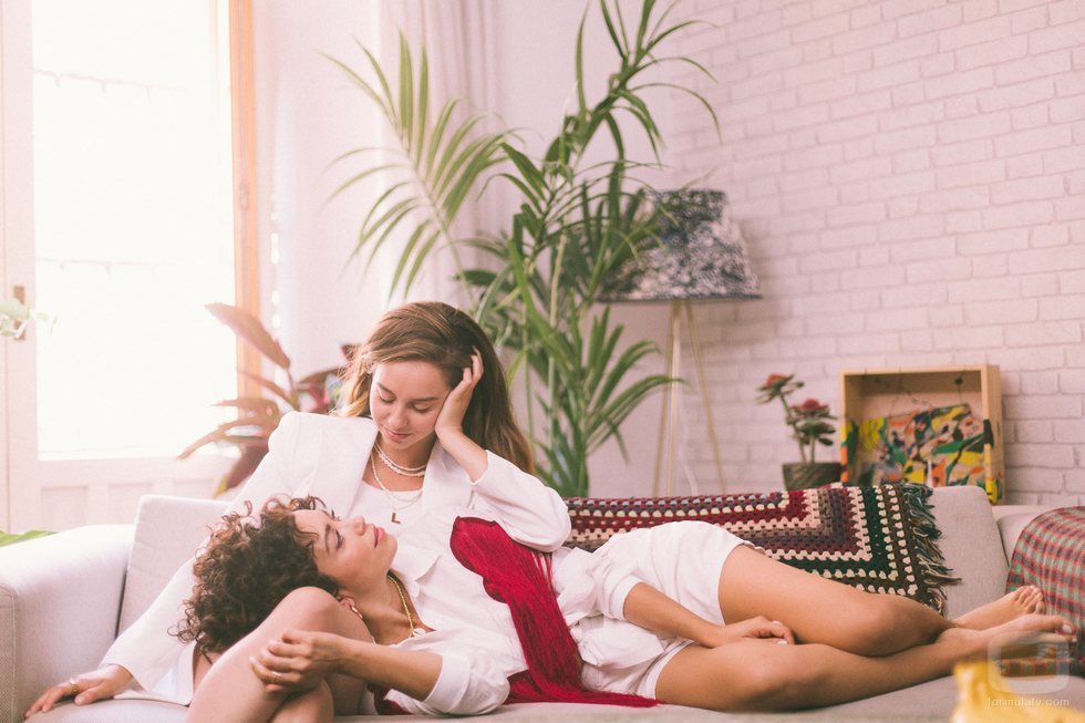 Paula Usero y Carol Rovira, en la sesión promocional de '#Luimelia' 2