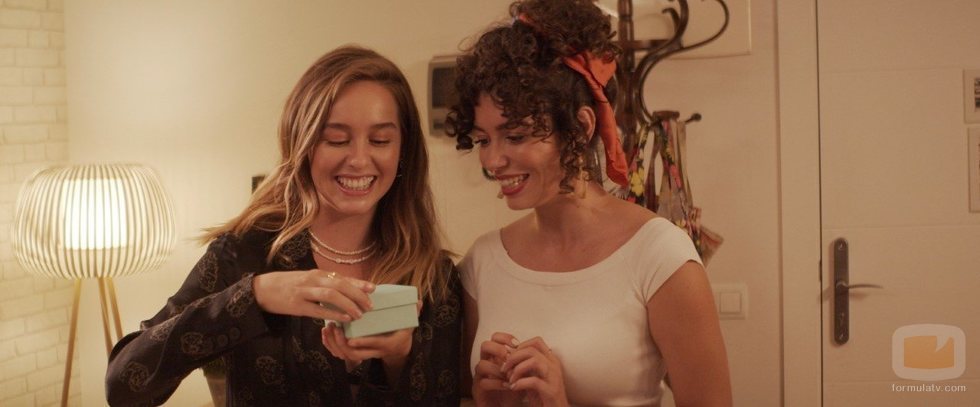 Luisita, muy emocionada con Amelia en la segunda temporada de '#Luimelia'