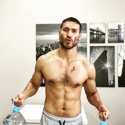 Edgar Vittorino, semidesnudo durante el confinamiento