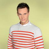 Christian Gálvez con pose interesante y jersey a rayas 