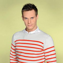 Christian Gálvez con pose interesante y jersey a rayas 