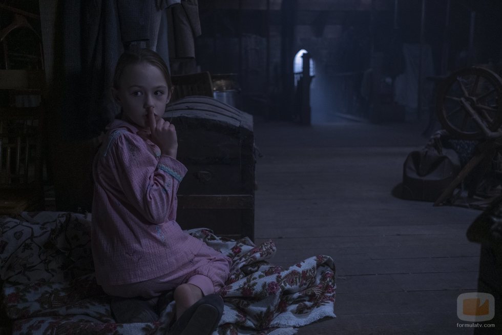 Amelie Bea Smith es Flora en 'La maldicion de Bly Manor'