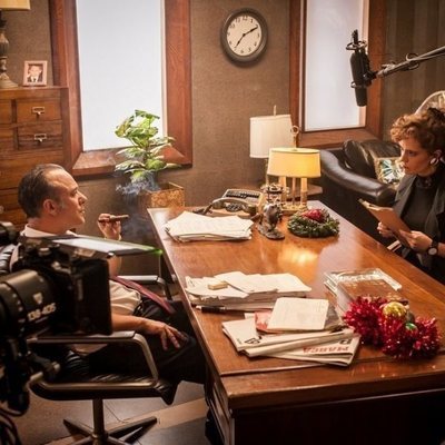 Javier Gutiérrez e Itsaso Arana en el rodaje de 'Reyes de la noche'