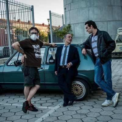 Carlos Therón, Miki Esparbé y Javier Gutiérrez en el rodaje de 'Reyes de la noche'