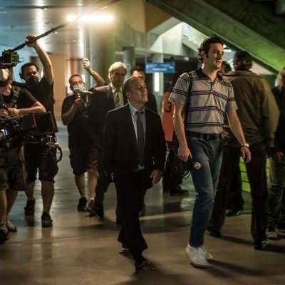 Javier Gutiérrez y Miki Esparbé en el rodaje de 'Reyes de la noche'