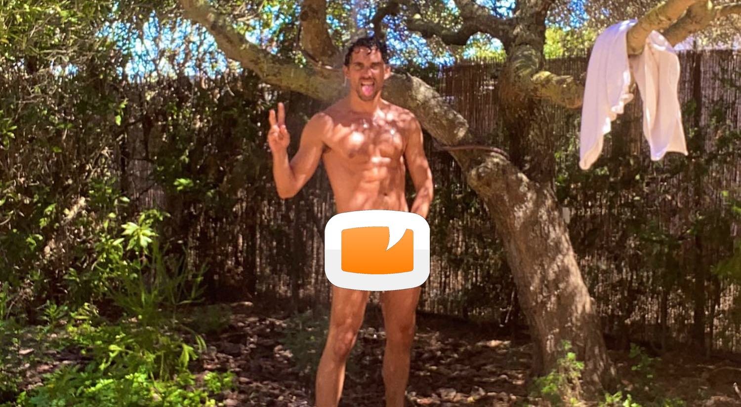 Paco León posa completamente desnudo en una sensual fotografía