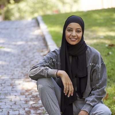 Hajar Brown es Amira en la cuarta temporada de 'Skam España'