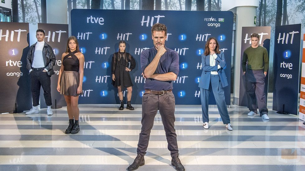 Los protagonistas de 'HIT' posan en el FesTVal de Vitoria Gasteiz