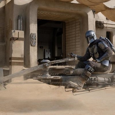 Din Djarin conduce junto a Baby Yoda en la segunda temporada de 'The Mandalorian'