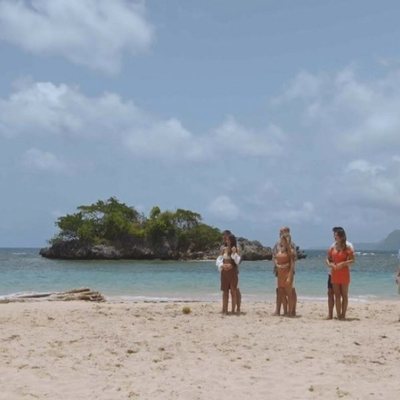 Sandra Barneda da la bienvenida a las parejas de 'La isla de las tentaciones 2'