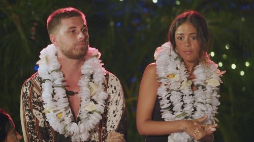 Melyssa Pinto, muy sorprendida, junto a Tom Brusse en 'La isla de las tentaciones 2'