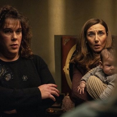 Desireé Rodríguez y Mona Martínez en el capítulo 1x04 de 'Veneno'