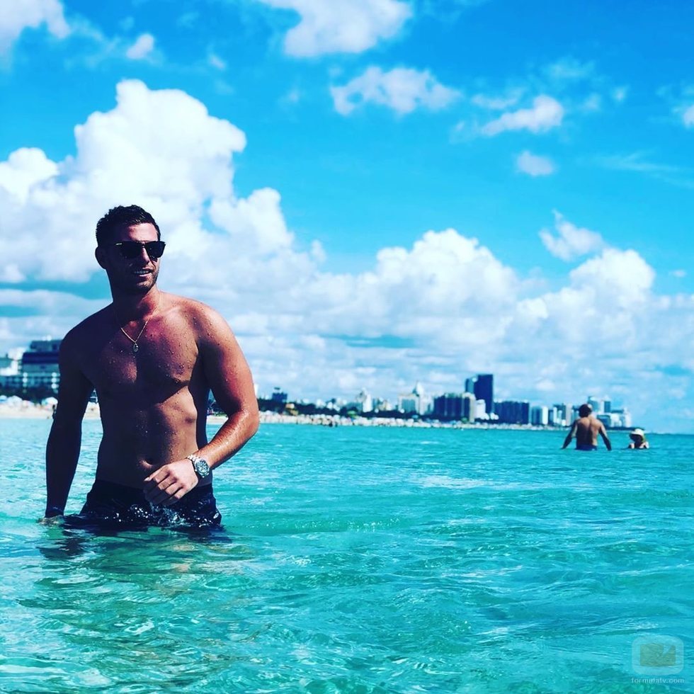 Tom Brusse, de 'La isla de las tentaciones 2', semidesnudo en el mar