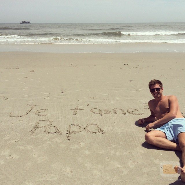 Tom Brusse ('La isla de las tentaciones 2') posa sin camiseta en la playa