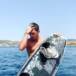 Tom Brusse, de 'La isla de las tentaciones 2', sin camiseta tras practicar equí aquático