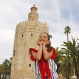 Soleá junto a la Torre del Oro en el rodaje de "Palante" para Eurovisión Junior 2020