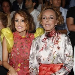 Anabel Dueñas y Rocío Carrasco en un desfile de moda
