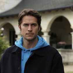 Lucas Bravo en 'Emily en París'