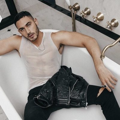 Alejandro Speitzer muestra su musculado torso para Shangay