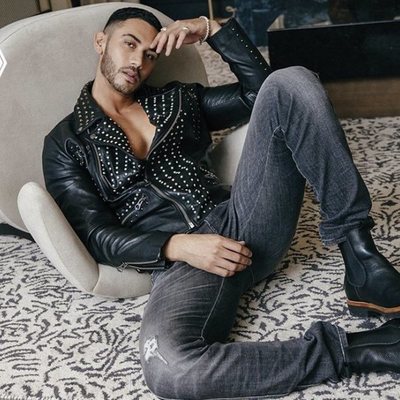 Alejandro Speitzer posa sexy para la revista Shangay