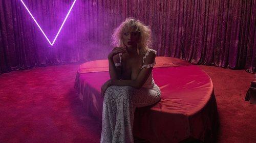 Daniela Santiago como La Veneno en el capítulo 1x06 de 'Veneno'