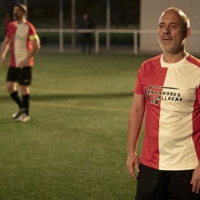 Márquez jugando al fútbol en la cuarta temporada de 'Estoy vivo'