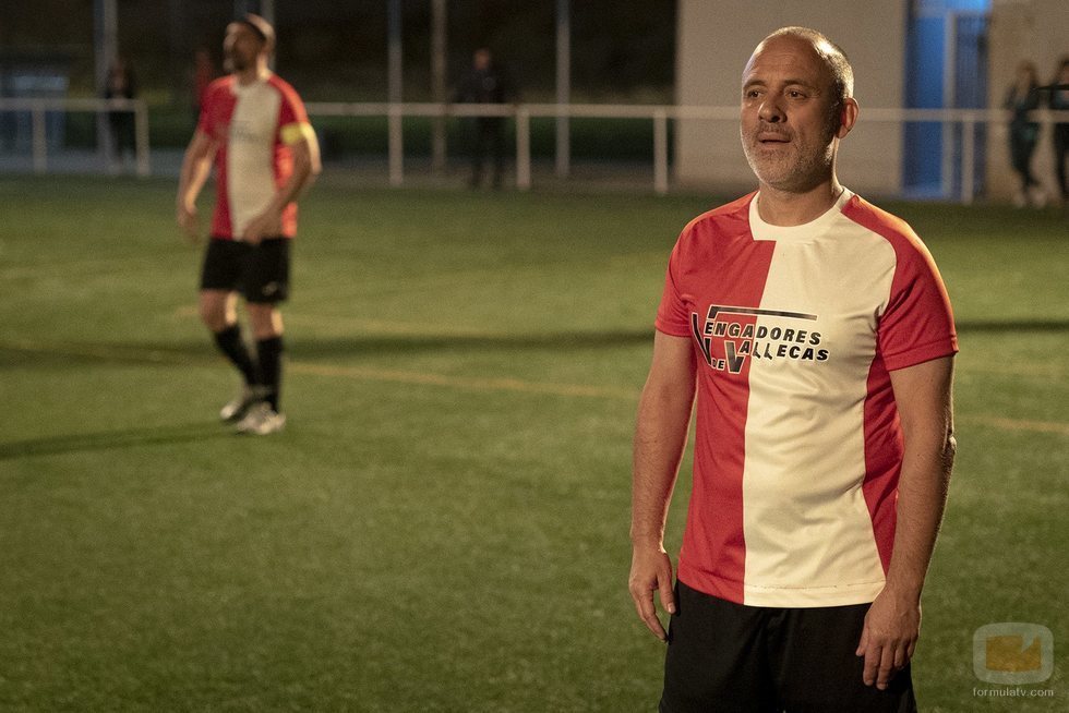 Márquez jugando al fútbol en la cuarta temporada de 'Estoy vivo'