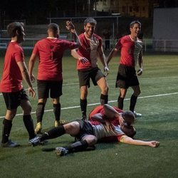 David y Iago juegan al fútbol en la cuarta temporada de 'Estoy vivo'