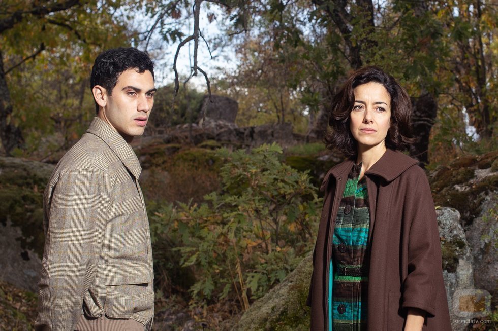 Gabino (Alejandro Speitzer) y Mina (Cecilia Suárez) en 'Alguien tiene que morir'