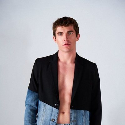 Eric Masip muestra su torso en Shangay