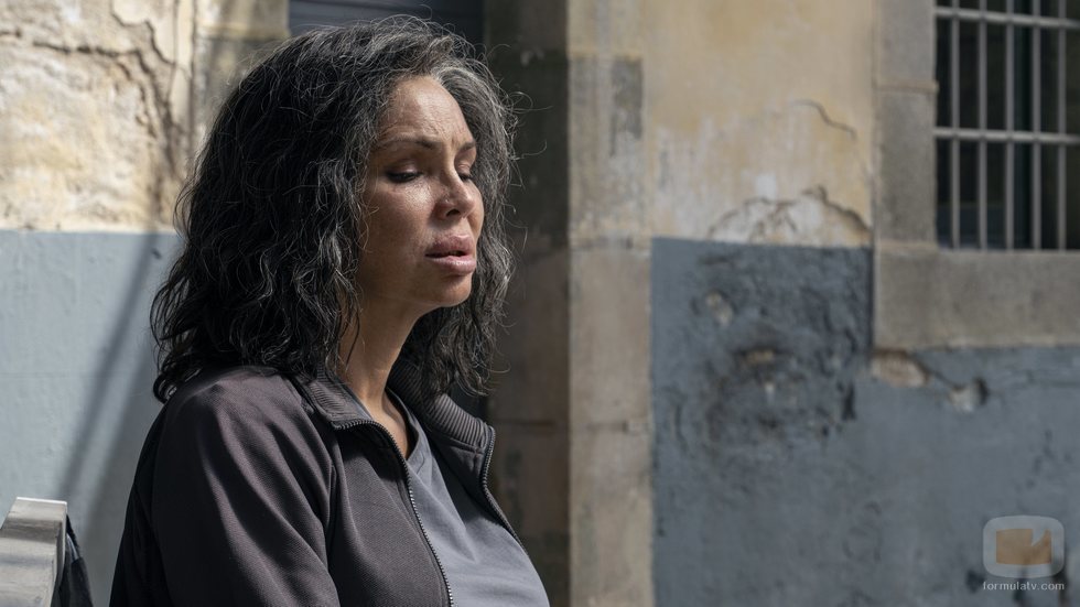 Cristina (Isabel Torres), hundida en la prisión en 'Veneno'