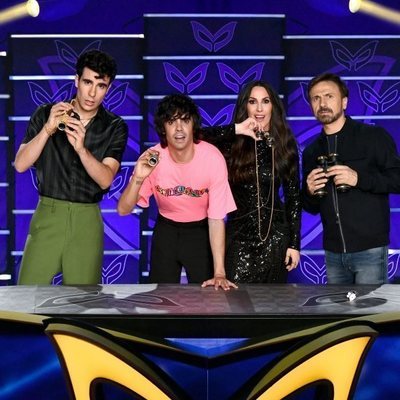 Los investigadores en la mesa de 'Mask Singer: adivina quién canta'