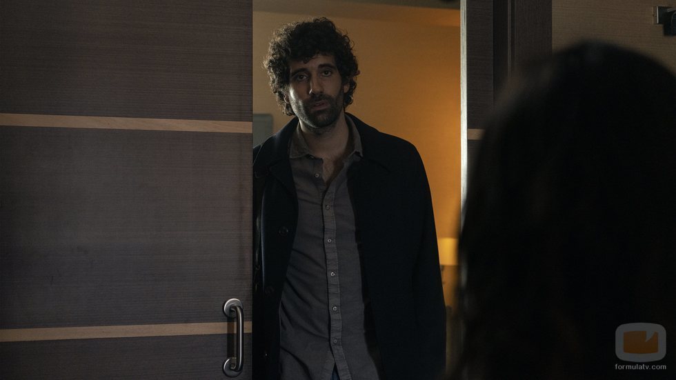 Tamar Novas como Miguel en el 1x08 de 'Veneno'