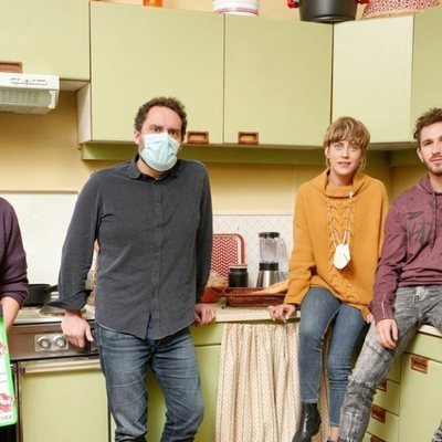 Iñaki Mercero, Aitor Gabilondo, María León y David Castillo en el rodaje de 'Besos al aire'