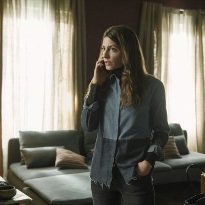 Bárbara Lennie habla por teléfono en 'El desorden que dejas'