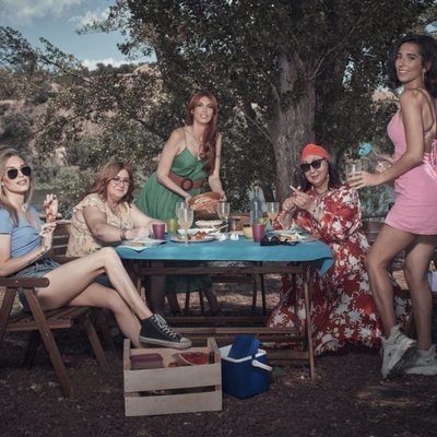 Alex Saint, Carmen García de Merlo, Valeria Vegas, Miryam Amaya y Lola Rodríguez en 'Ellas'