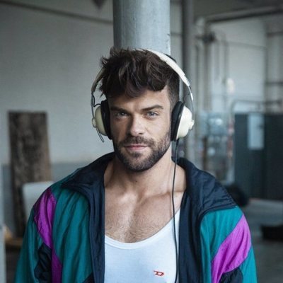 Ricky Merino presenta el single "Smalltown Boy"
