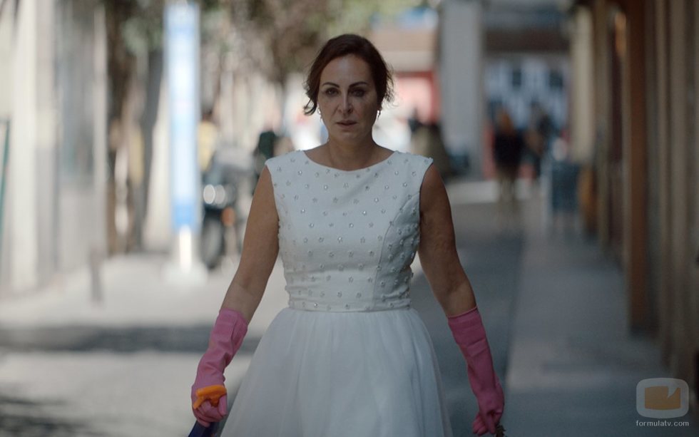 Ana Milán, vestida de novia, en el 1x01 de 'ByAnaMilán'