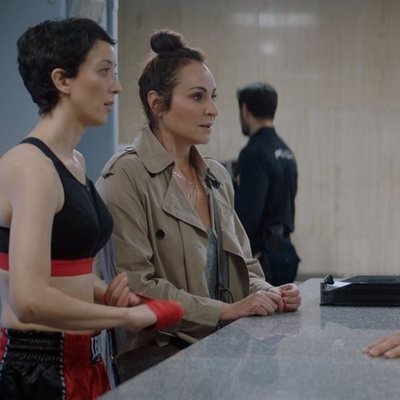 Ana Milán y Pilar Bergés en la policía en 'ByAnaMilán'