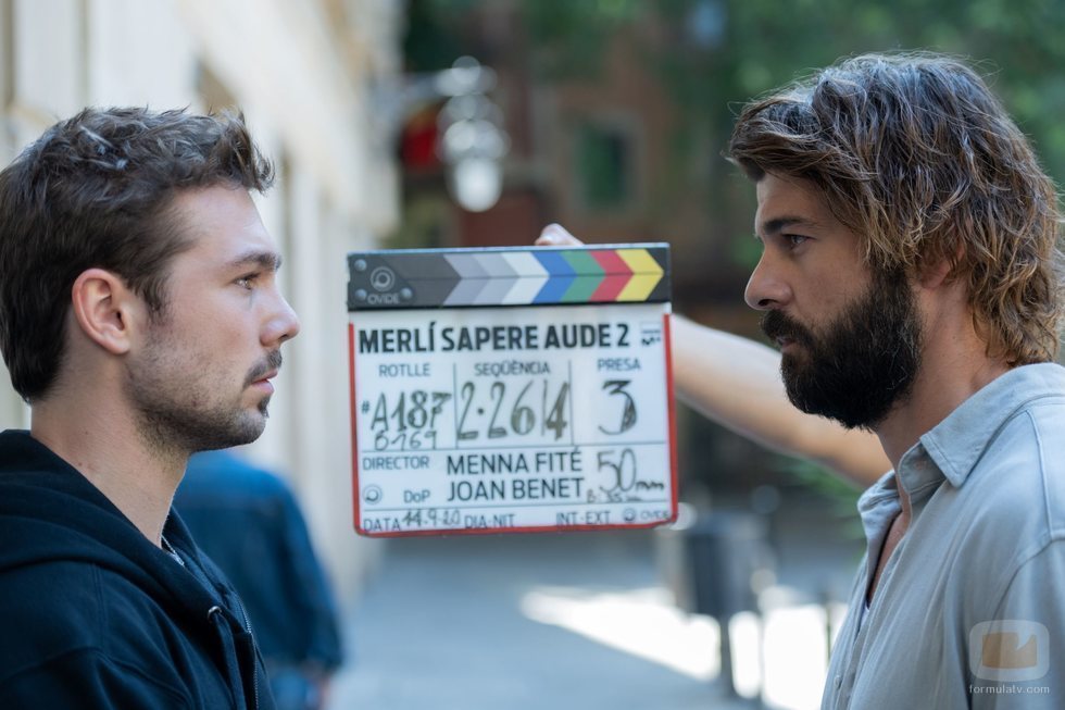 Carlos Cuevas y Jordi Coll graban una escena de la temporada 2 de 'Merlí. Sapere Aude'