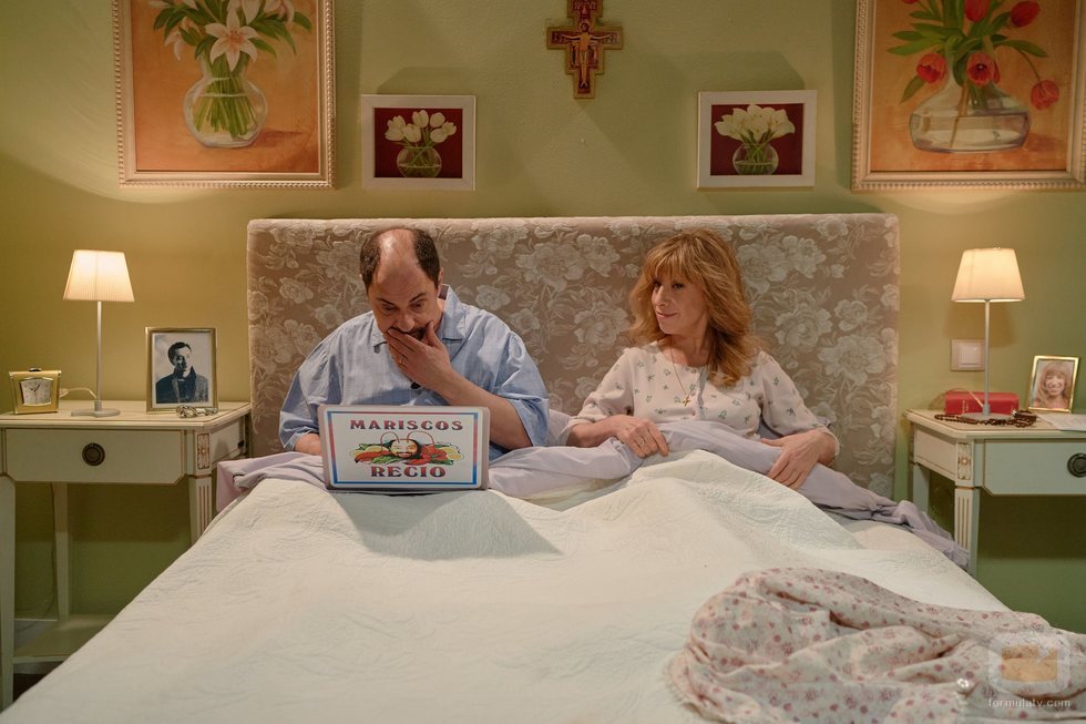 Antonio Recio y Berta en la cama en el 12x02 de 'La que se avecina'