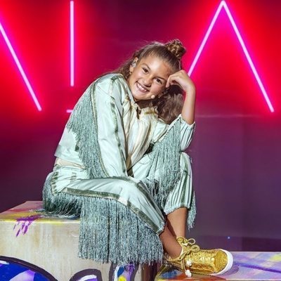 Soleá sobre el escenario de Eurovisión Junior 2020