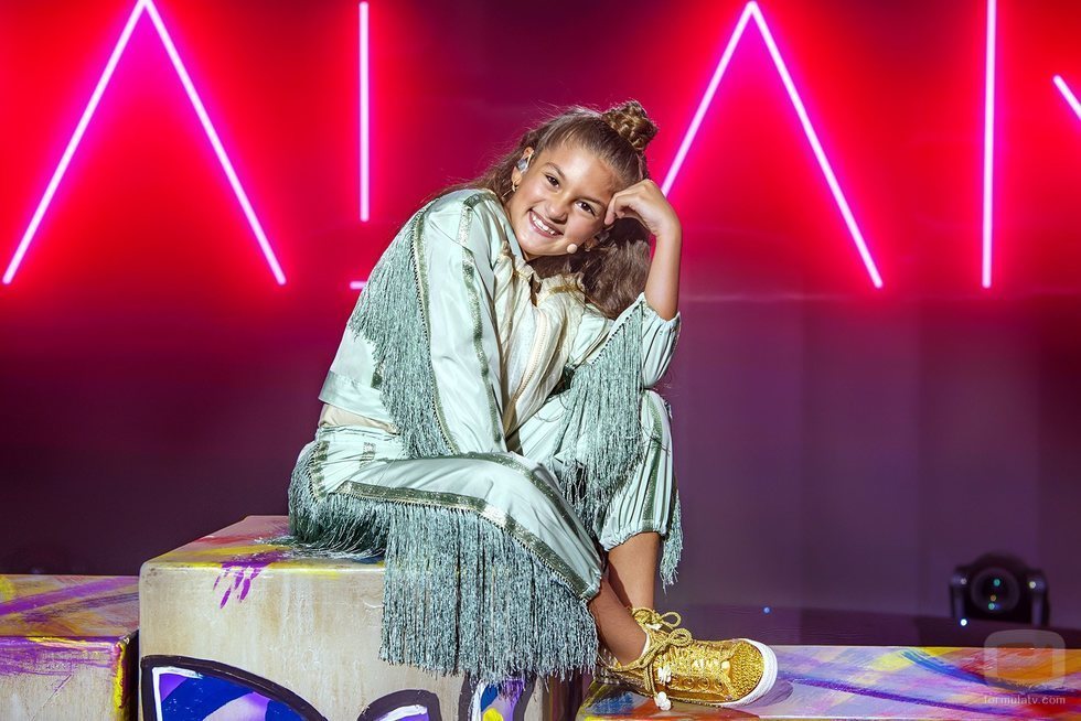 Soleá sobre el escenario de Eurovisión Junior 2020