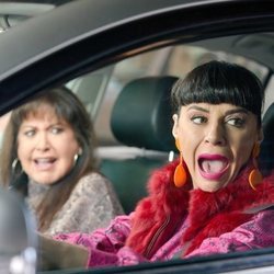 Menchu y Yoli en el coche en el 12x03 de 'La que se avecina'