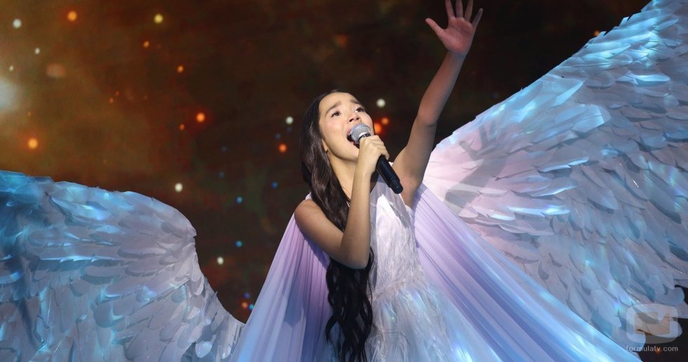 Karakat Bashanova, representante de Kazajistán, en la Gran Final de Eurovisión Junior 2020