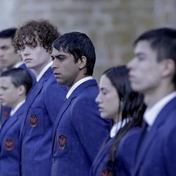 Los protagonistas de 'El Internado: Las Cumbres', mojados en el patio