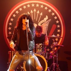 Mario Vaquerizo interpreta a Los Ramones en la Gala 12 de 'Tu cara me suena 8'