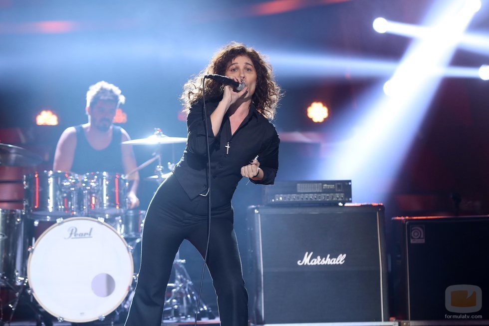 Carla Hidalgo es Enrique Bunbury en la Gala 12 de 'Tu cara me suena 8'