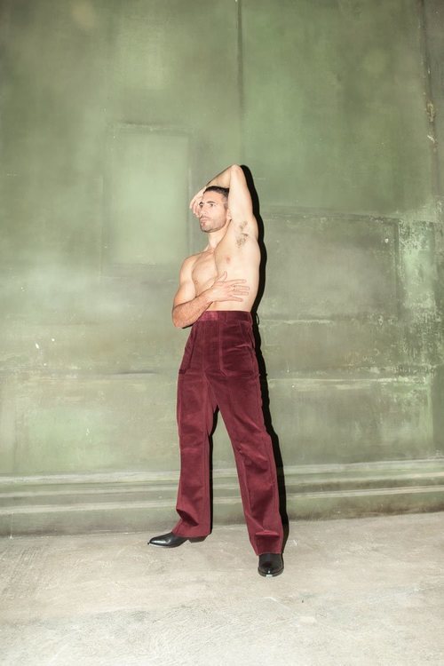 Miguel Ángel Silvestre, muy sensual en un posado sin camiseta para Madmenmag