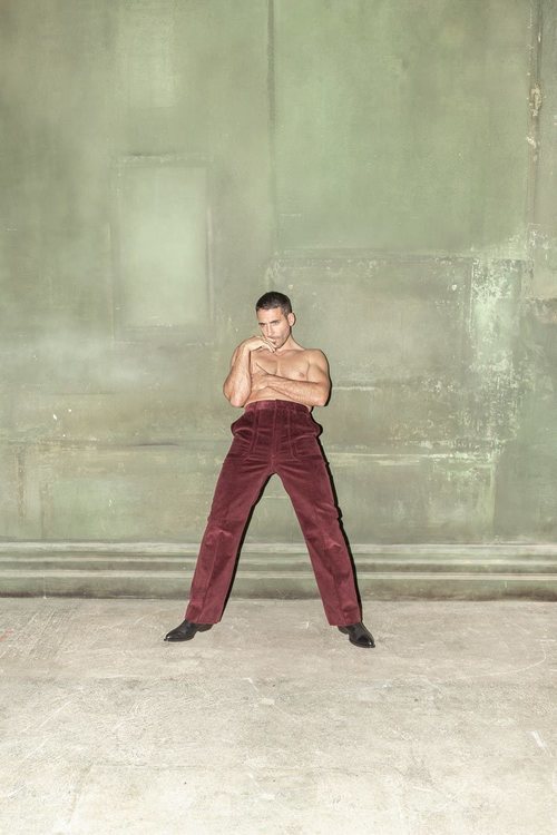 Miguel Ángel Silvestre, muy sexy posando sin camiseta para Madmenmag